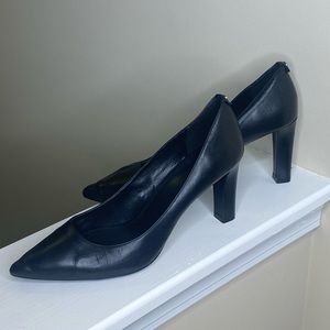 Michael Kors black pumps